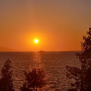 Elegant & Cozy Retreat Home, Center Gem By The Seaside, Steps From The Tram , Smirne Turchia